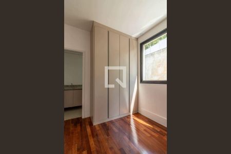 Casa à venda com 4 quartos, 215m² em Alphaville, Santana de Parnaíba