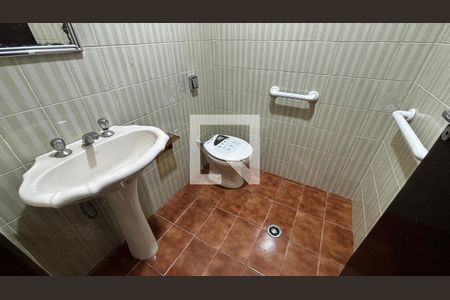 Lavabo de casa para alugar com 3 quartos, 243m² em Jardim Ocara, Santo André