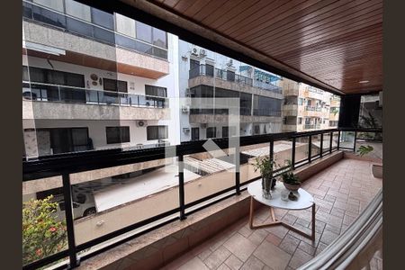 Varanda de apartamento para alugar com 3 quartos, 100m² em R. Bandeirantes, Rio de Janeiro