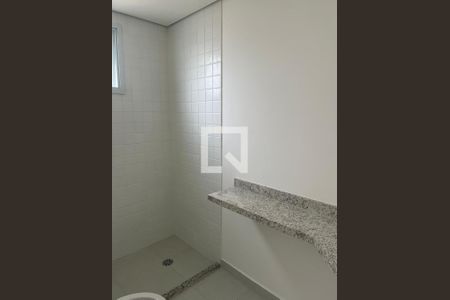 Banheiro de apartamento à venda com 2 quartos, 84m² em Vila Bandeirantes, São Paulo