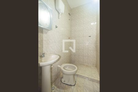 Banheiro da Suíte de casa de condomínio para alugar com 2 quartos, 120m² em Senador Vasconcelos, Rio de Janeiro