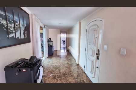 Corredor de apartamento à venda com 4 quartos, 660m² em Olaria, Rio de Janeiro