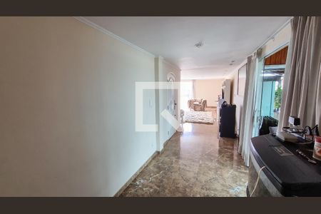 Corredor de apartamento à venda com 4 quartos, 660m² em Olaria, Rio de Janeiro