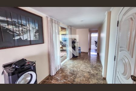 Corredor de apartamento à venda com 4 quartos, 660m² em Olaria, Rio de Janeiro