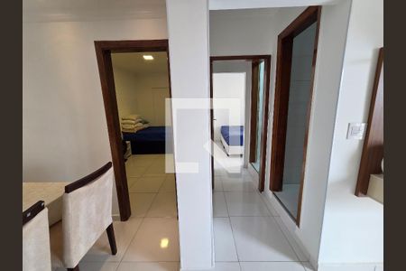Sala de apartamento para alugar com 2 quartos, 77m² em Vila Tupi, Praia Grande
