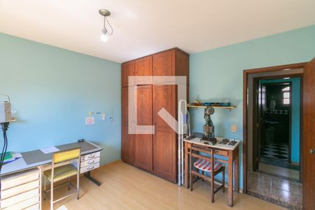 Casa à venda com 3 quartos, 173m² em Heliópolis, Belo Horizonte