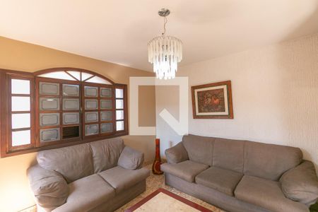 Casa à venda com 3 quartos, 173m² em Heliópolis, Belo Horizonte