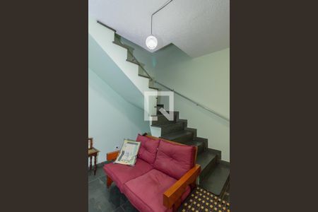 Escadas Sala de casa à venda com 3 quartos, 100m² em Vila Yara, São Paulo