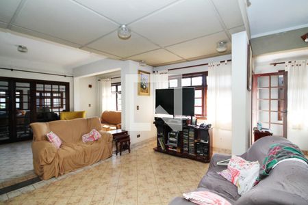 Sala de TV de casa de condomínio para alugar com 6 quartos, 270m² em Jardim Nomura, Cotia
