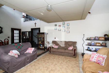 Sala de TV de casa de condomínio para alugar com 6 quartos, 270m² em Jardim Nomura, Cotia