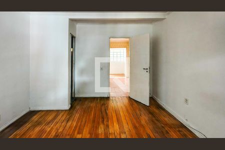 Quarto de casa para alugar com 1 quarto, 60m² em Jardim Tanay, São Paulo