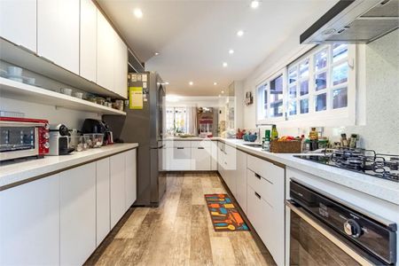 Casa à venda com 3 quartos, 220m² em Morada dos Pássaros, Barueri