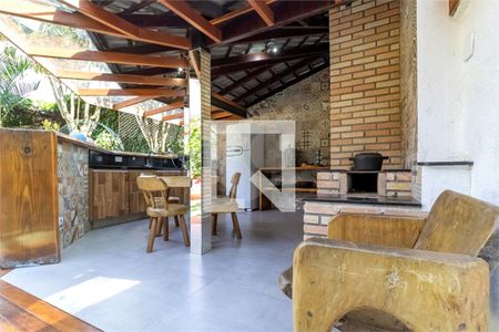 Casa à venda com 3 quartos, 220m² em Morada dos Pássaros, Barueri