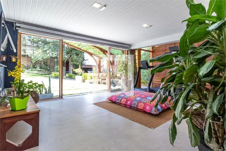 Casa à venda com 3 quartos, 220m² em Morada dos Pássaros, Barueri