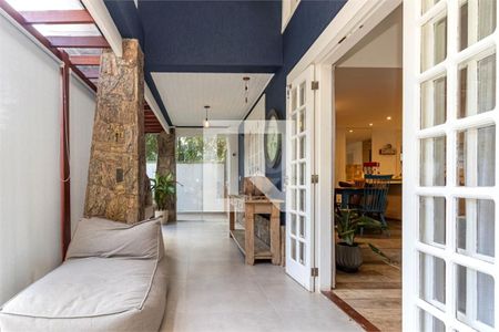 Casa à venda com 3 quartos, 220m² em Morada dos Pássaros, Barueri