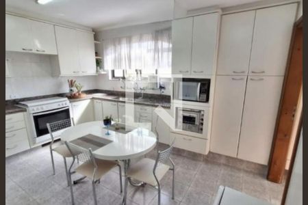 Casa à venda com 4 quartos, 289m² em Vila Carrão, São Paulo