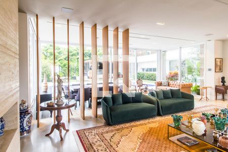 Sala  de casa de condomínio à venda com 5 quartos, 1000m² em Alphaville, Santana de Parnaíba