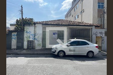 Casa à venda com 5 quartos, 200m² em Sagrada Família, Belo Horizonte