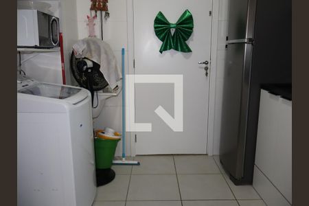 Sala, cozinha e área de serviço de apartamento à venda com 2 quartos, 35m² em Vila Ema, São Paulo