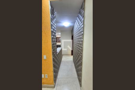 Corredor para a cozinha  de casa à venda com 4 quartos, 450m² em Irajá, Rio de Janeiro