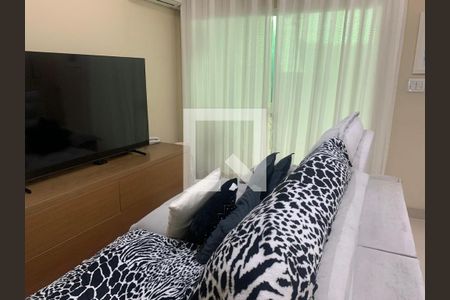 Sala de casa de condomínio à venda com 2 quartos, 110m² em Conceicao, Osasco