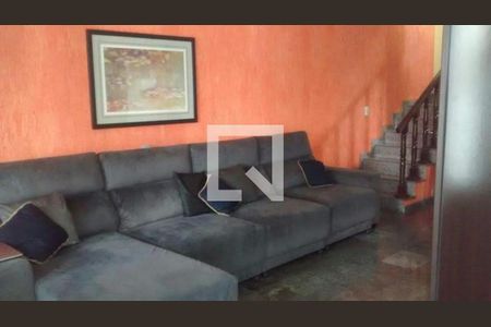 Casa à venda com 4 quartos, 300m² em Vila Carrão, São Paulo