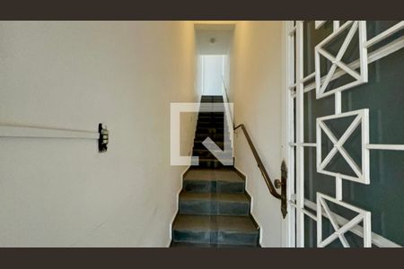Escada de casa para alugar com 3 quartos, 300m² em Vila Madalena, São Paulo