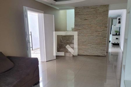 Escada de pedra com corrimão de metal e portas de vidro na entrada de uma casa. de casa à venda com 7 quartos, 200m² em Vila Paiva, São Paulo