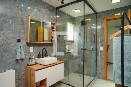Banheiro das Suítes de casa à venda com 3 quartos, 179m² em Engenho do Mato, Niterói
