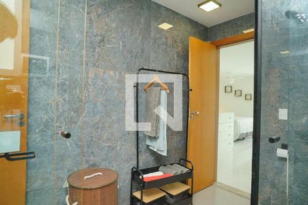 Banheiro das Suítes de casa à venda com 3 quartos, 179m² em Engenho do Mato, Niterói