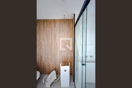 Banheiro de kitnet/studio para alugar com 1 quarto, 27m² em Chácara Seis de Outubro, São Paulo