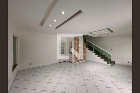 Sala de casa de condomínio para alugar com 4 quartos, 300m² em Vargem Pequena, Rio de Janeiro