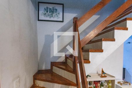 Escada  de casa à venda com 3 quartos, 125m² em Piraporinha, Diadema
