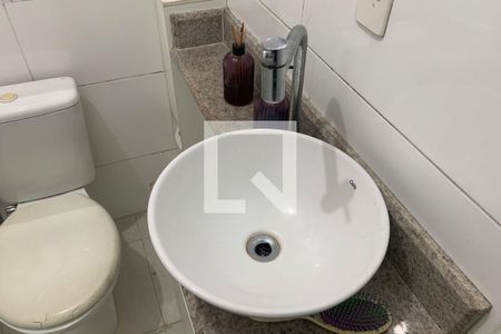 Banheiro da Suíte de casa para alugar com 3 quartos, 83m² em Estuário, Santos