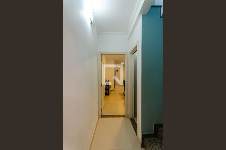 Corredor de casa à venda com 3 quartos, 200m² em Vila Iorio, São Paulo