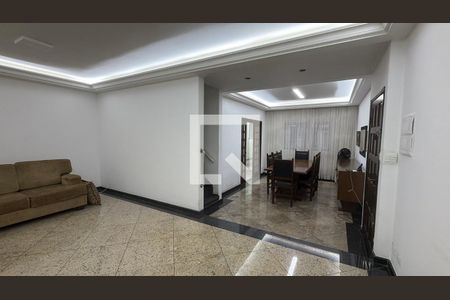 Casa à venda com 4 quartos, 200m² em Água Rasa, São Paulo