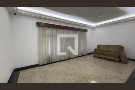 Casa à venda com 4 quartos, 200m² em Água Rasa, São Paulo