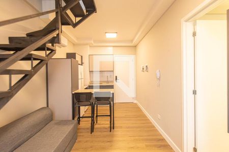 Sala/Cozinha de apartamento para alugar com 1 quarto, 45m² em Centro, Curitiba