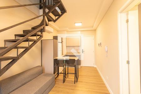 Sala/Cozinha de apartamento para alugar com 1 quarto, 45m² em Centro, Curitiba