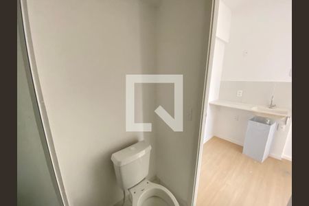Banheiro de kitnet/studio à venda com 1 quarto, 15m² em República, São Paulo