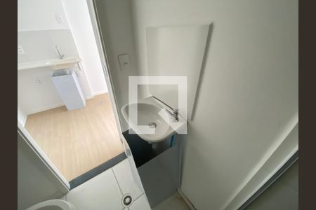 Banheiro de kitnet/studio à venda com 1 quarto, 15m² em República, São Paulo