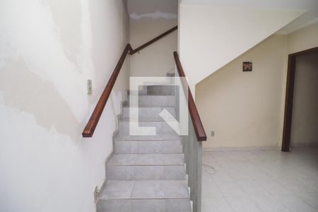 Escada de casa para alugar com 3 quartos, 279m² em Jardim do Colegio (zona Norte), São Paulo