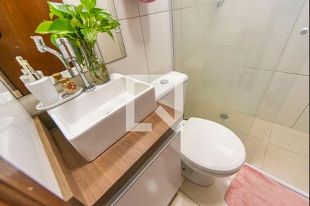 Banheiro de apartamento à venda com 2 quartos, 57m² em Vila Pires, Santo André
