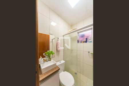 Banheiro de apartamento à venda com 2 quartos, 57m² em Vila Pires, Santo André