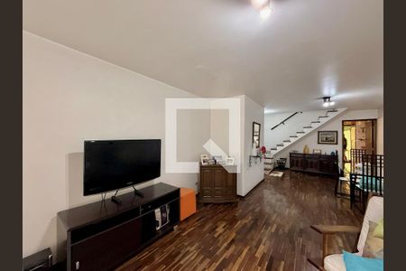 Sala de casa para alugar com 3 quartos, 155m² em Vila Sao Francisco (zona Sul), São Paulo
