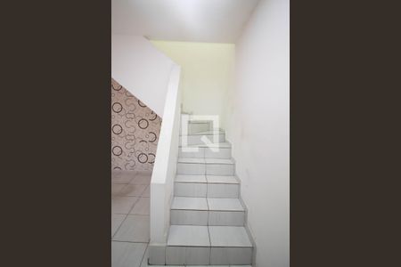 Escada de casa para alugar com 3 quartos, 280m² em Jardim Bebedouro, Guarulhos
