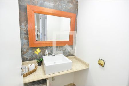 Lavabo de apartamento à venda com 4 quartos, 136m² em Tijuca, Rio de Janeiro