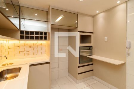 Cozinha de casa de condomínio para alugar com 2 quartos, 90m² em Vila Nivi, São Paulo