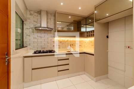 Cozinha de casa de condomínio para alugar com 2 quartos, 90m² em Vila Nivi, São Paulo