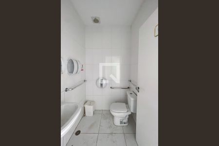 Banheiro de casa para alugar com 8 quartos, 496m² em Alto da Lapa, São Paulo